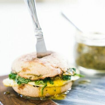 5-Minute Pesto & Arugula Breakfast Sandwich | A Couple Cooks